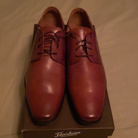 This pair of Florsheim dress shoes size 12 color brown with box brand new - Picture 3 of 8